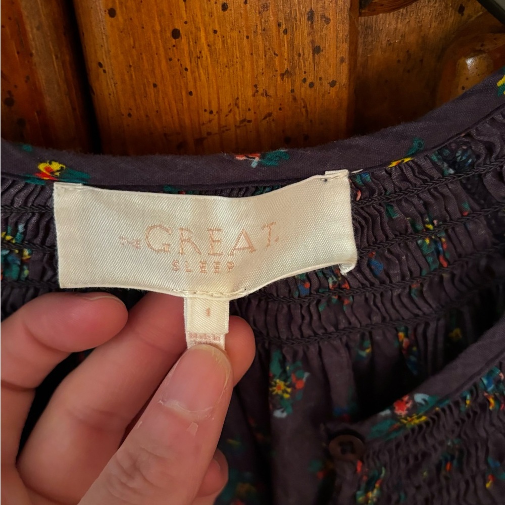 THE GREAT Sleep. The Smocked Top in Navy Posy Floral. Size 1 - Picture 4 of 5